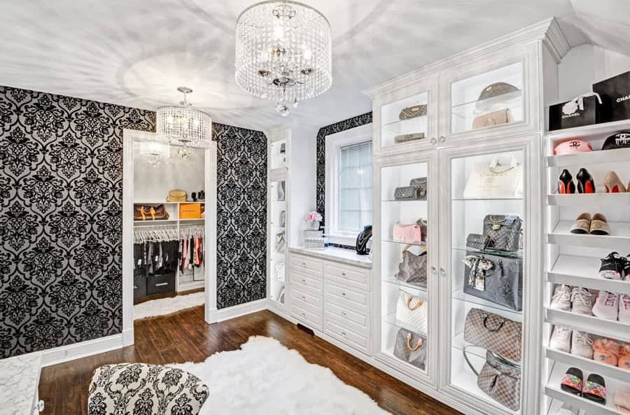 Luxurious bedroom cabinets