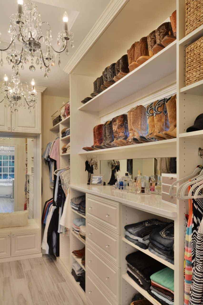 Wall custom closet